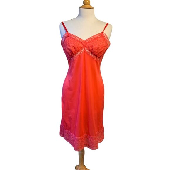 Vintage 1960s Henson Kickernick Pink Red Nightgown Slip with Chantilly Lace - M - Picture 8 of 8
